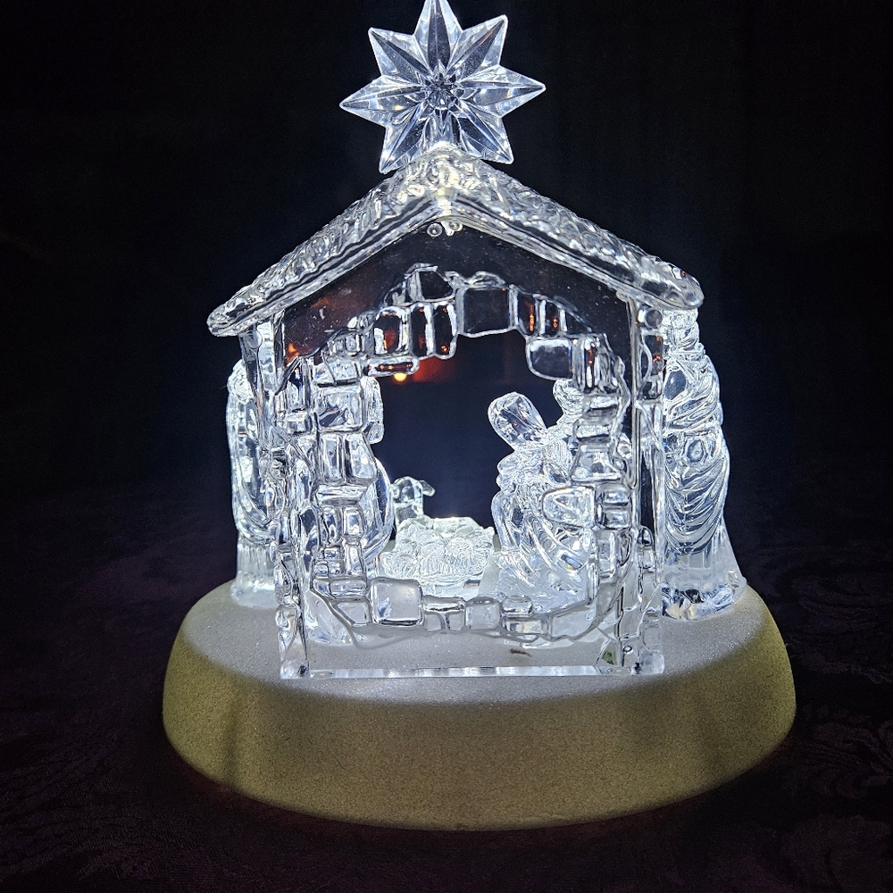Christmas Light up Nativity scene with music - Picture 3 of 6